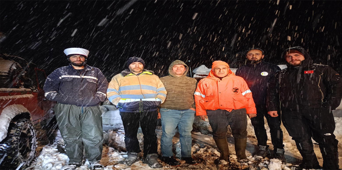 Mezrada mahsur kalan çoban ve koyun sürüsünün imdadına Büyükşehir'in TİSKİ ekibi yetişti