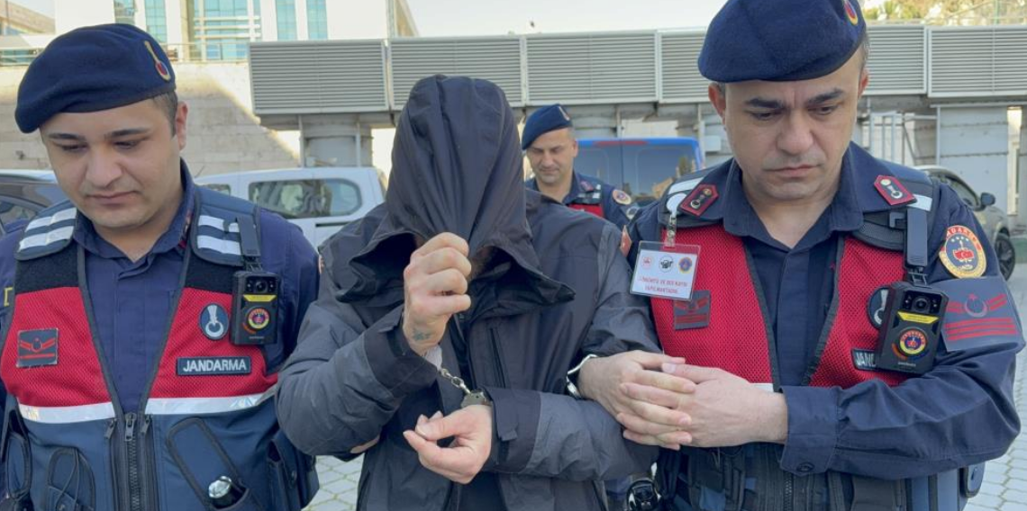 Evinde kokain, uyuşturucu hap ve esrar ele geçti