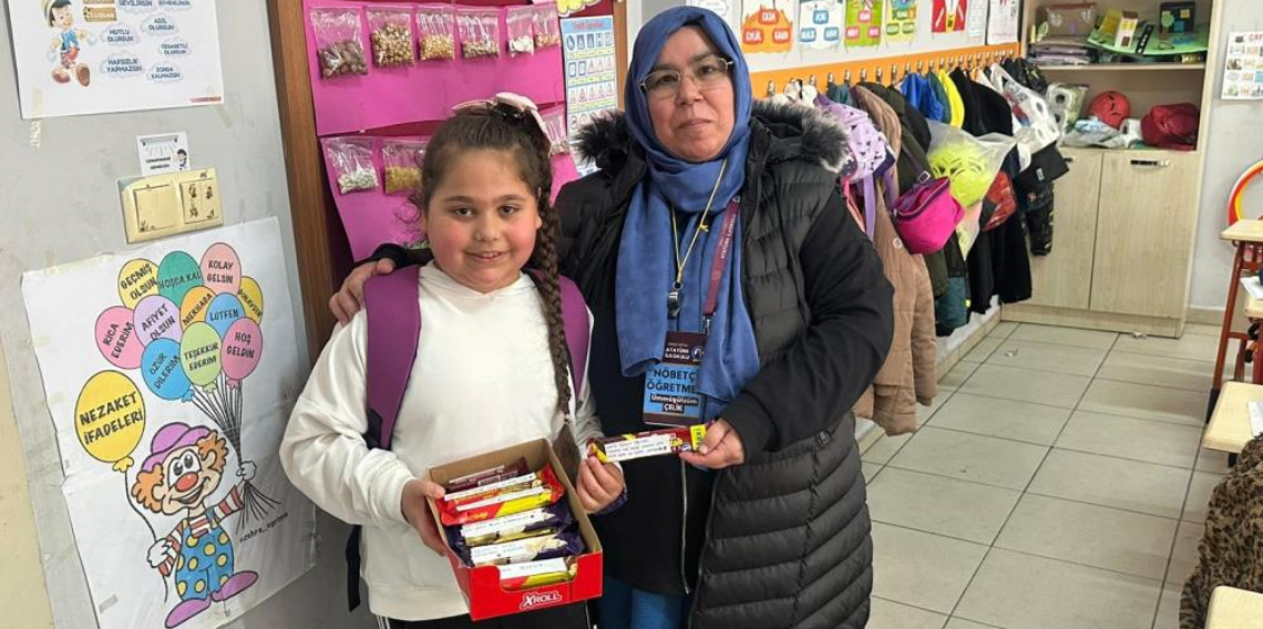 Küçük Aysima'dan öğretmenlerine duygulandıran sürpriz