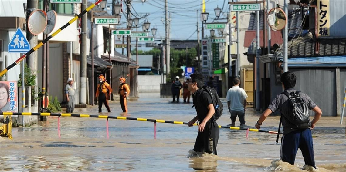 Japonya'da sel tehdidi nedeniyle yaklaşık 50 bin kişi için tahliye emri verildi