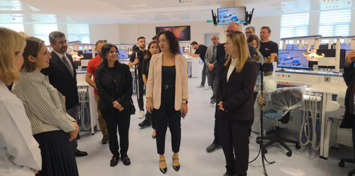 Diş hekimliği öğrencileri kliniğe mankenler üzerinde hazırlanacak
