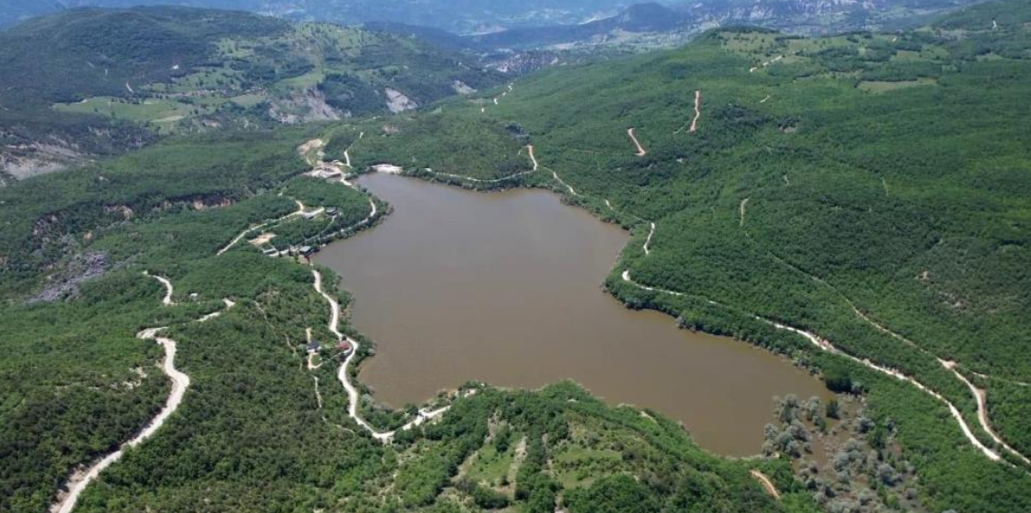 Yıllar sonra tam doluluğa ulaşan Artova Barajı vatandaşların uğrak noktası oldu