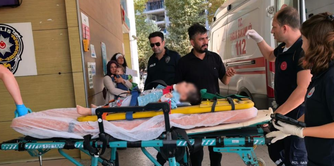 2 yaşındaki çocuk 3. kattan beton zemine düştü