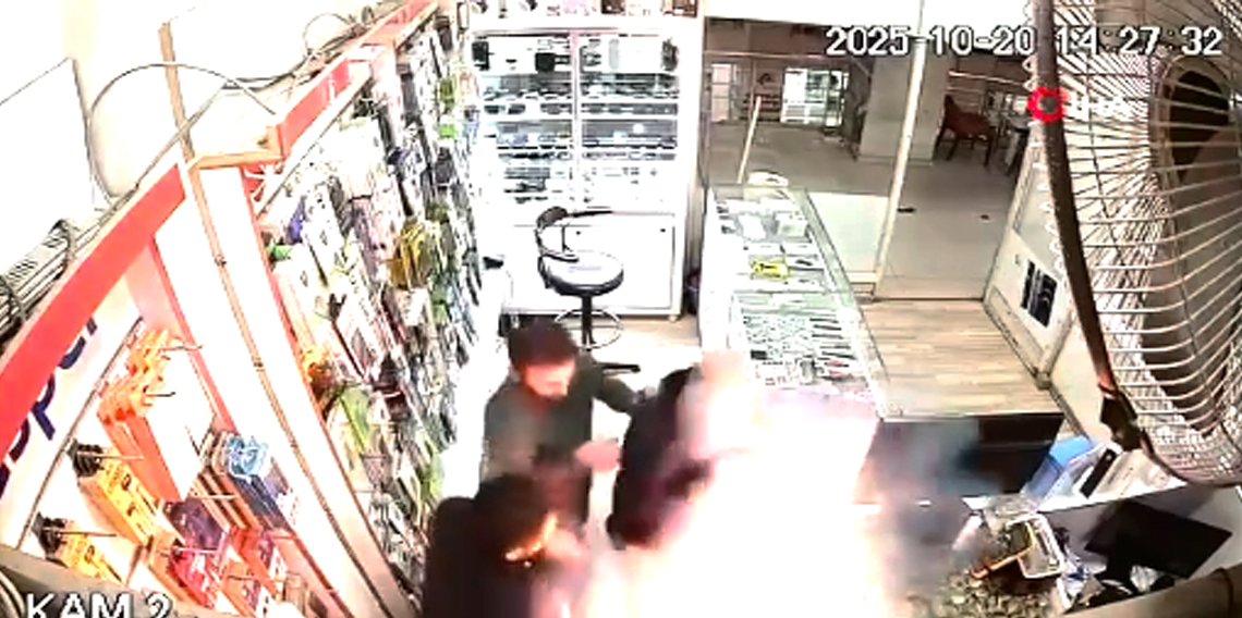 Cep telefonu bataryası bomba gibi patladı