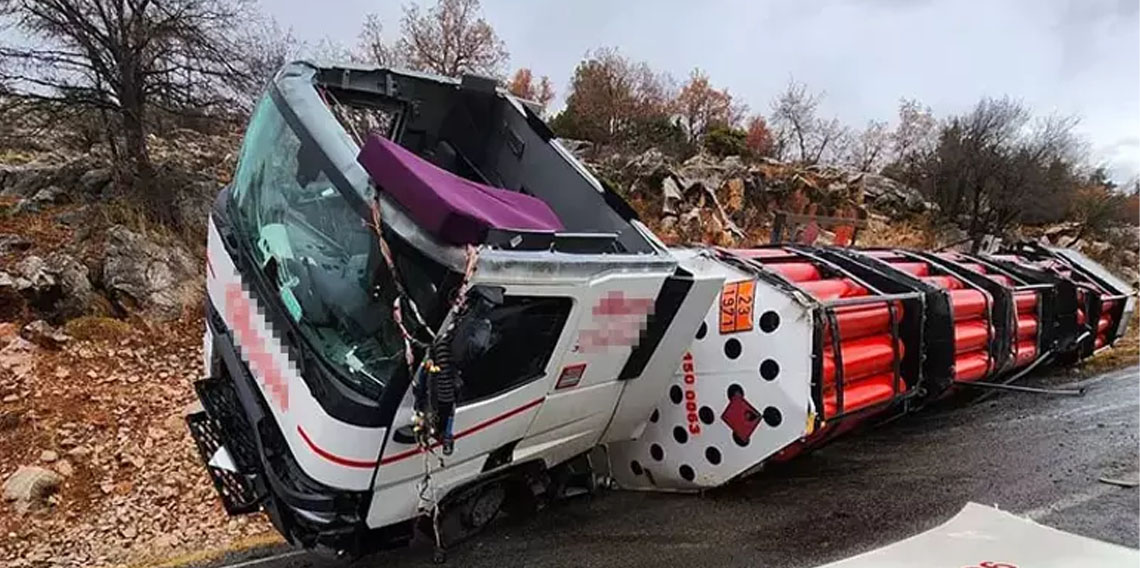 Konya'da doğal gaz yüklü tanker devrildi