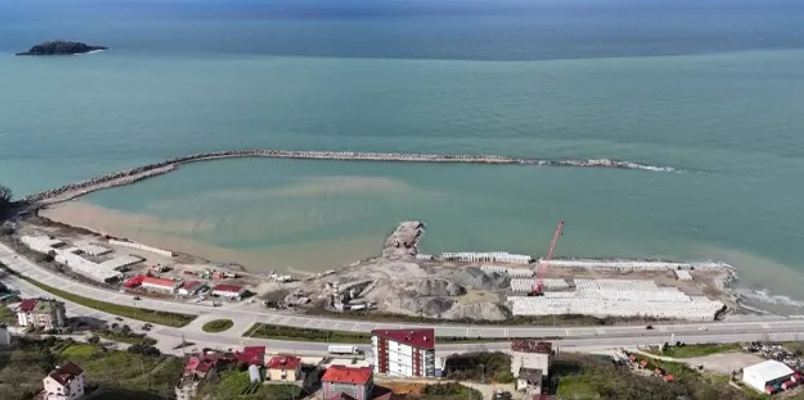 Giresun’da yapılan Türkiye’nin en büyük balıkçı barınağında sona doğru!