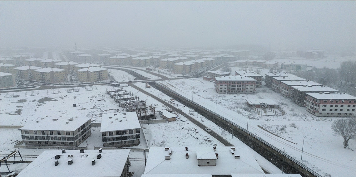 Yoğun kar yağışı esnafı vurdu