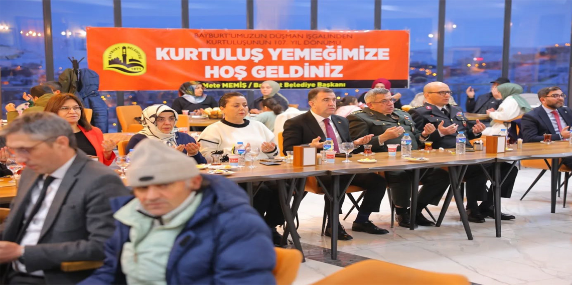 Bayburt'ta 107'nci yıl coşkusu kurtuluş yemeği ve canlı müzikle son buldu