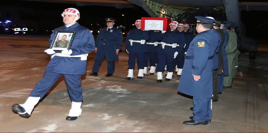 Şehit Mustafa Uslu'nun cenazesi havalimanında karşılandı