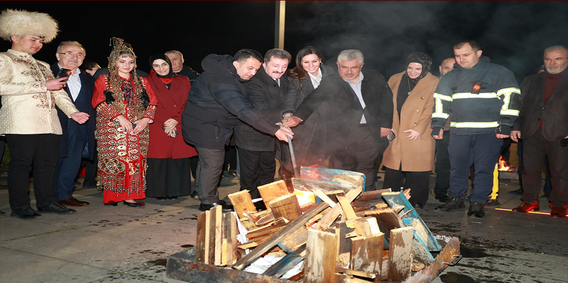 Samsun protokolü Nevruz ateşi yaktı