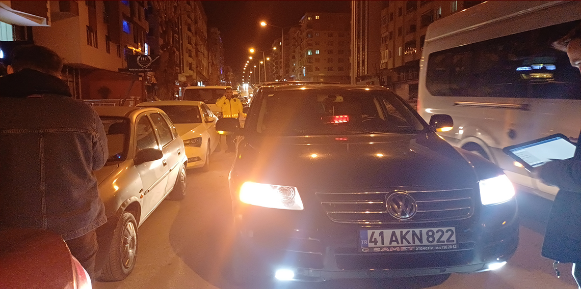Çakarlı aracın sürücüsüne ve sahibine ceza yağdı