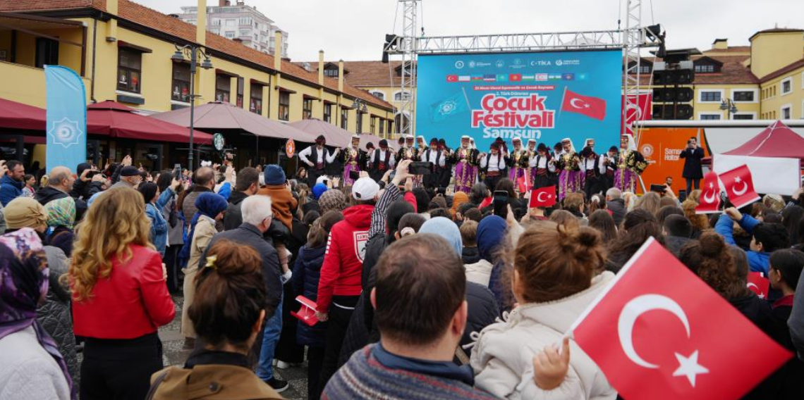 Türk dünyası çocukları, kültürlerini Samsun'da sergiledi