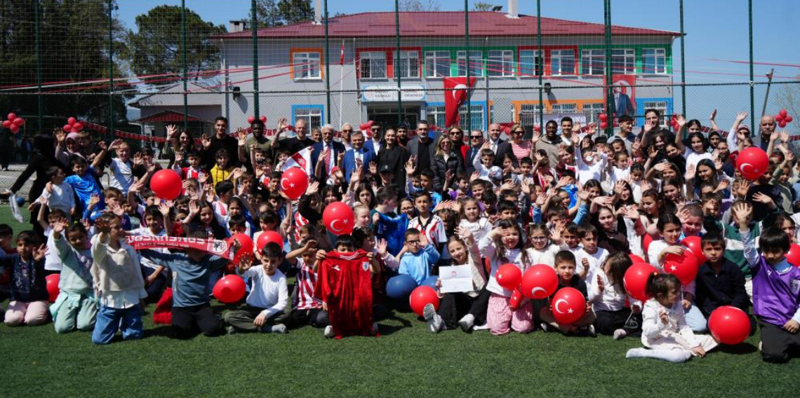 Samsunspor’dan 23 Nisan’da Anlamlı Ziyaret: Futbolcular Çocuklarla Bayram Coşkusunu Paylaştı