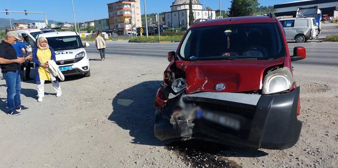 Cenazeye giderken Samsun yolunda kaza: 1 yaralı