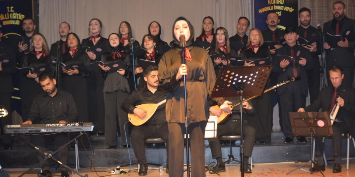 Ordu'da öğretmenlerden Türk halk müziği konseri