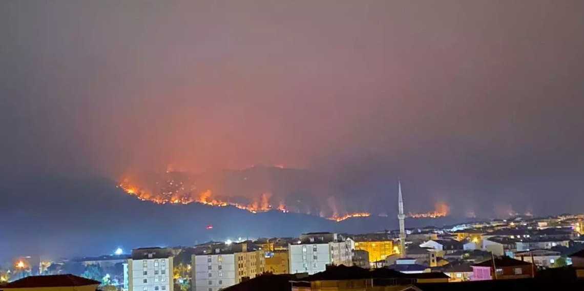 Bilecik’teki yangında alevler ilçe merkezine doğru ilerliyor