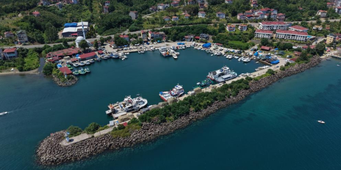 Karadenizli balıkçılar sezon için ağ bakımlarını sürdürüyor