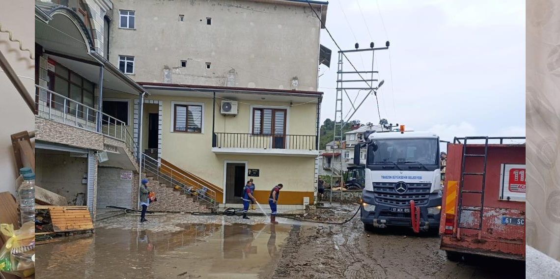 Trabzon'da Sel mağduru ilçelerde çalışmalar sürüyor