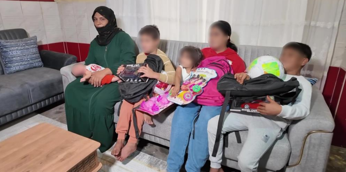 Dolandırılıp sokakta kalan 5 çocuklu aile, İçişleri Bakanı'nın talimatıyla eve yerleştirildi