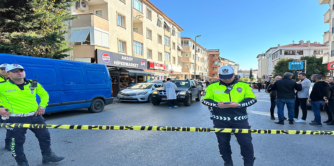 Polise çekiçle saldırdılar: 3 yaralı