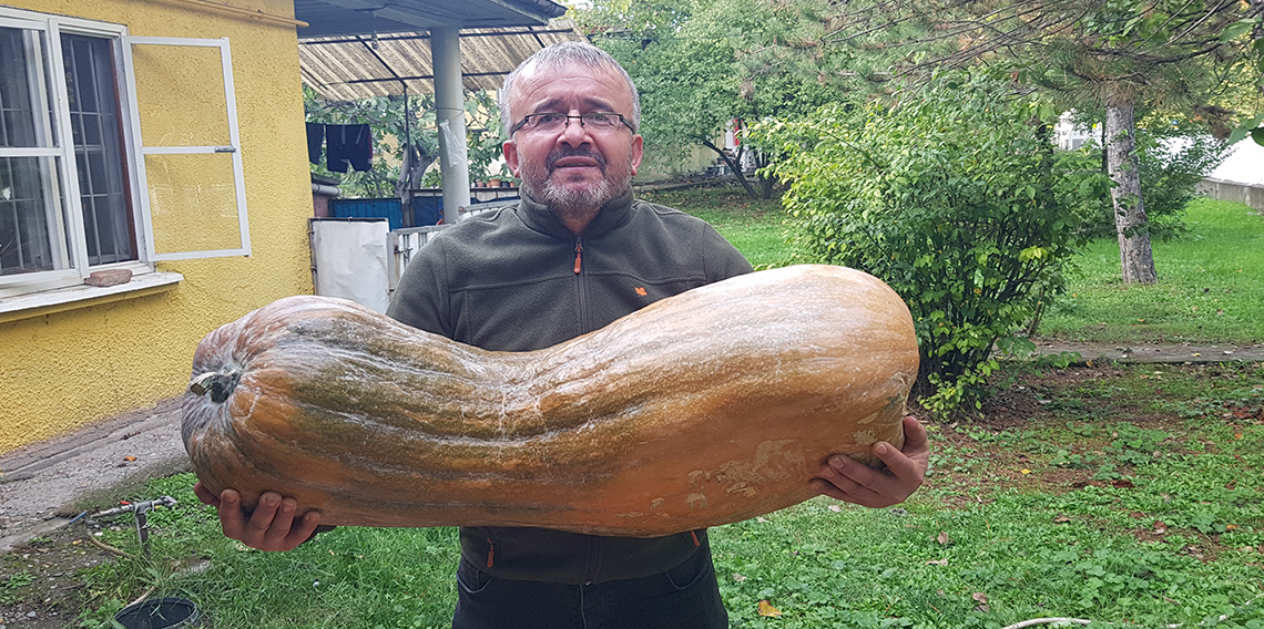 Bahçesinde gördüğüne gözlerine inanamadı! Ağırlığı tam olarak 40 kilo 650 gram..