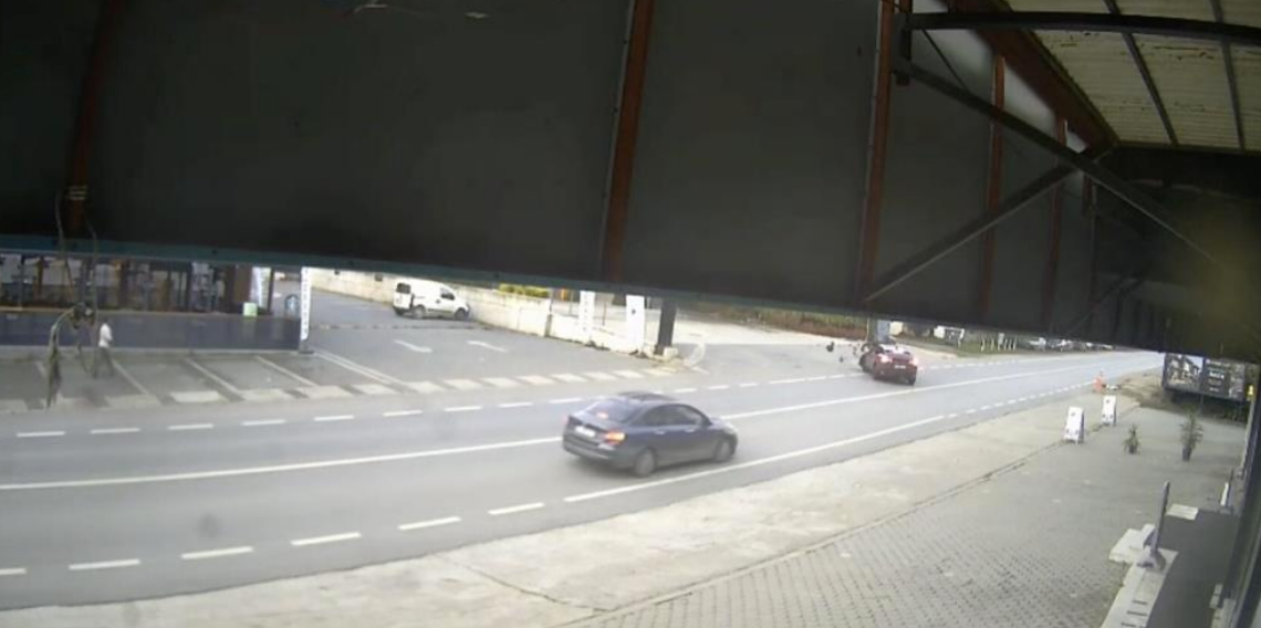Sakarya'da Kaza: Otomobille Çarpışan Motosiklet Sürücüsü Yaralandı