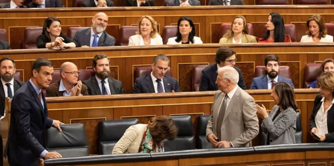 İspanya'da azınlık sol koalisyon hükümeti Meclis'te ilk yarasını aldı