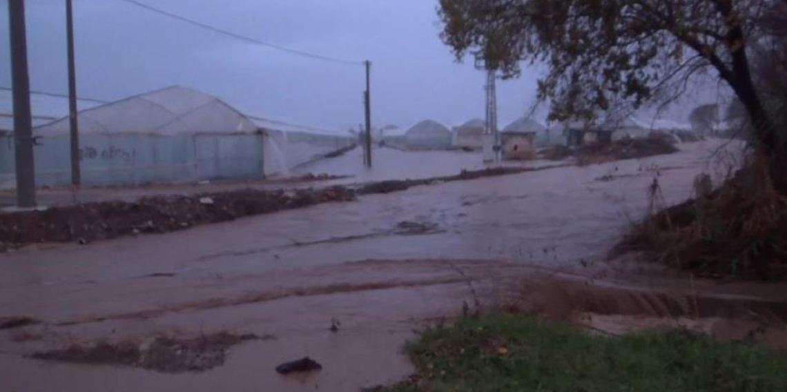 Antalya'da Sağanak Yağış Hayatı Felç Etti