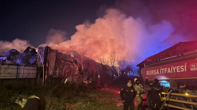 Bursa'da gıda deposunda yangın