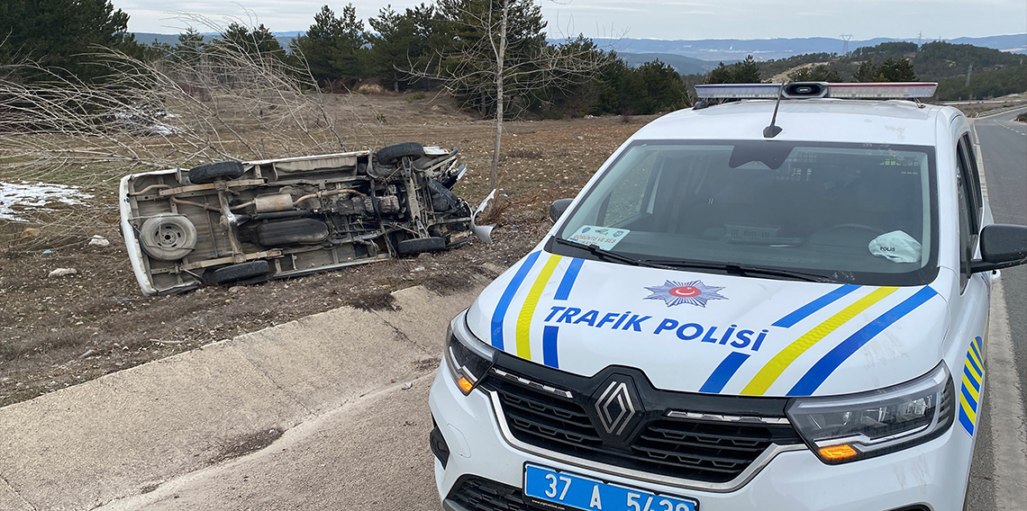 Kastamonu'da devrilen minibüsteki 3 kişi yaralandı