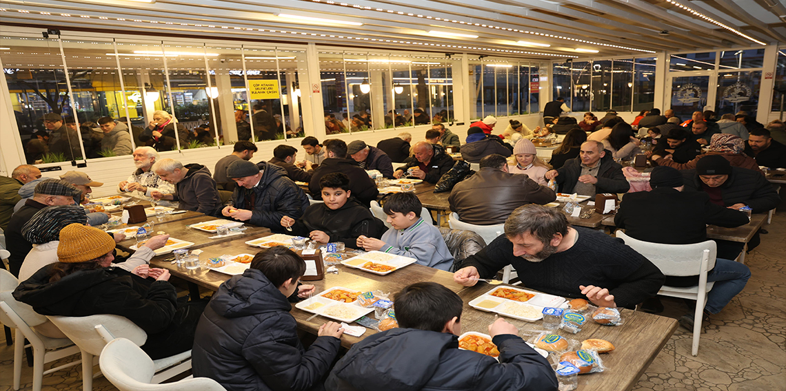 Atakum’da kurulan ilk iftar sofrasına yoğun ilgi