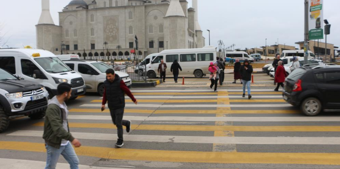 Trabzon Moloz’da Hanife Hatun Camii Önünde Üst Geçit Çağrısı
