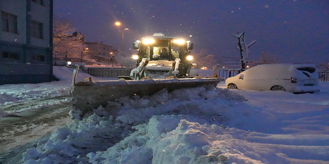 Düzce’de MSÜ sınavı öncesi yollar kardan temizlendi