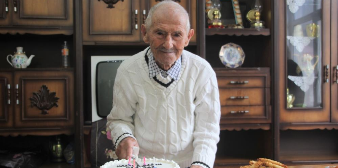 Ordu’da 102 Yaşına Giren Hüseyin Aydoğan, Doğum Günü Pastası Kesti