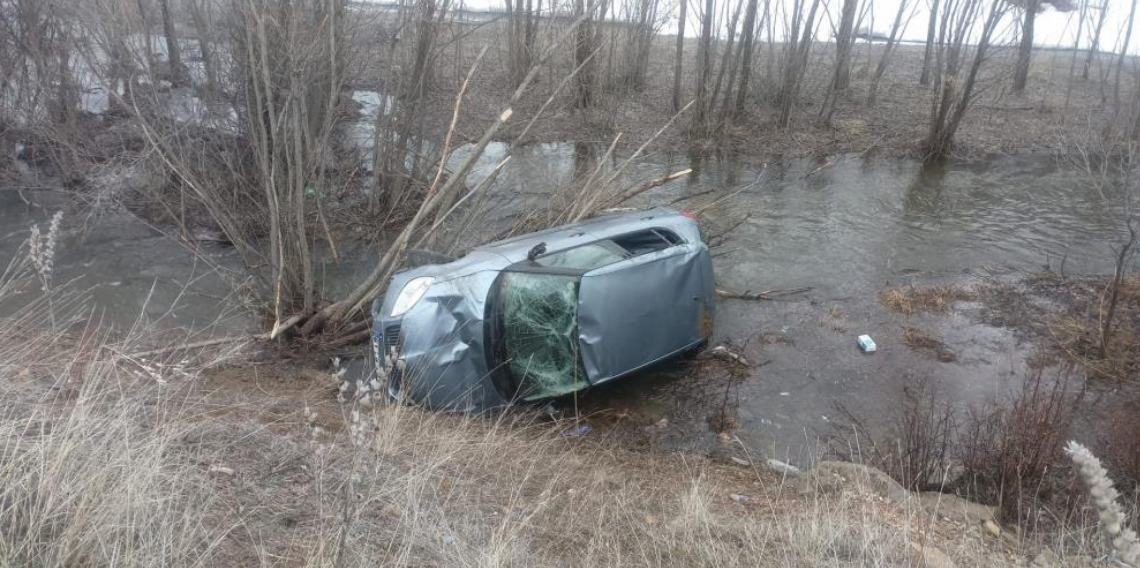 Bayburt’ta Dereye Uçan Otomobilin Sürücüsü Hafif Yaralı
