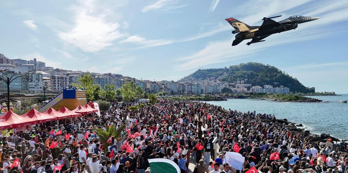 Giresun’da SOLOTÜRK gösterisi ilgiyle izlendi
