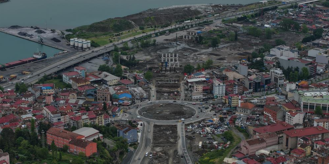 Karadeniz Sahil Yolu viyadüklerle Değirmendere Tüneli'ne bağlanıyor