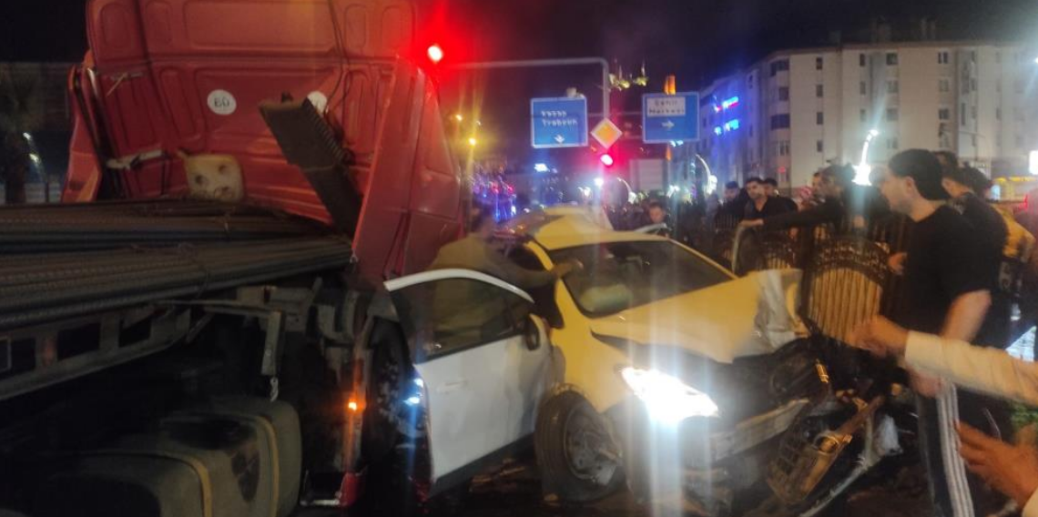 Giresun’da facia: Tır iki otomobili biçti, 5 kişi hayatını kaybetti