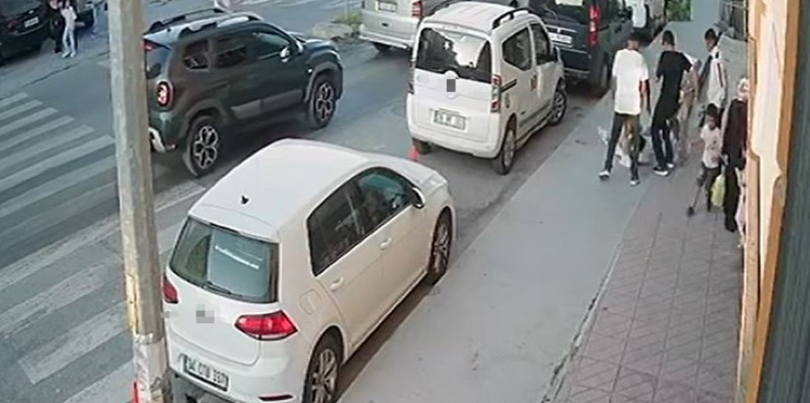 Arnavutköy’de bir gence sokak ortasında sopalı saldırı