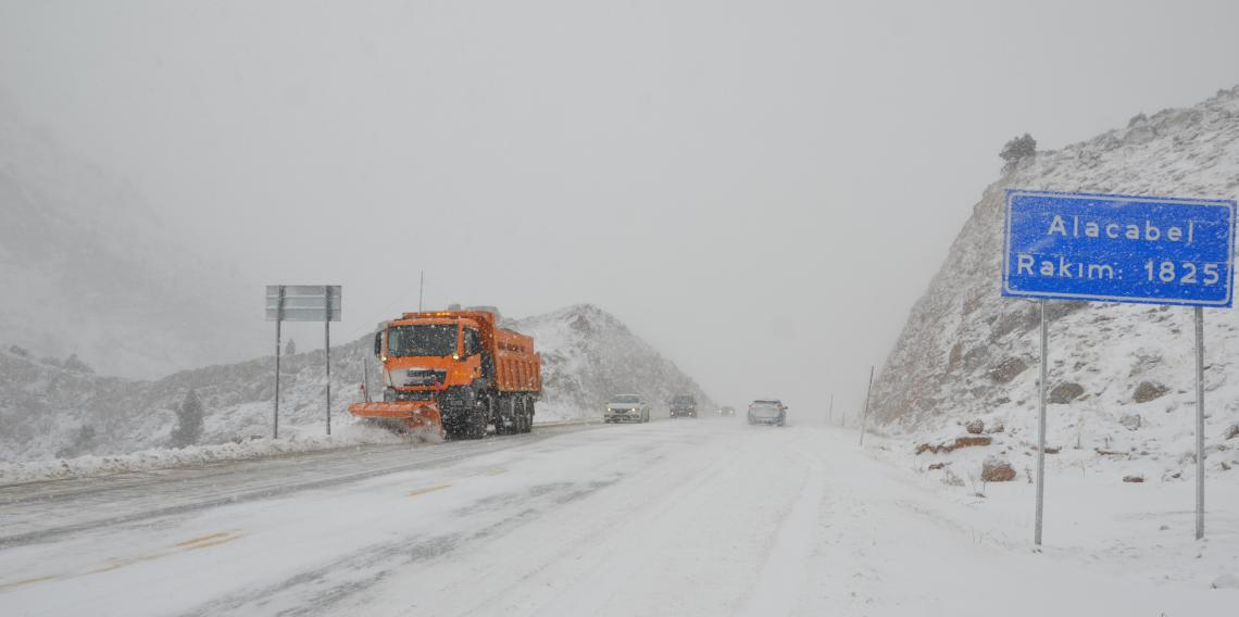 Konya'da Yollar trafiğe kapatıldı