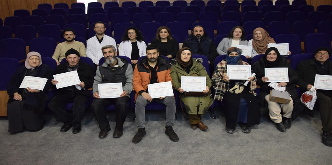 Bayburt'ta diyabet okulu yeni yılın ilk mezunlarını verdi