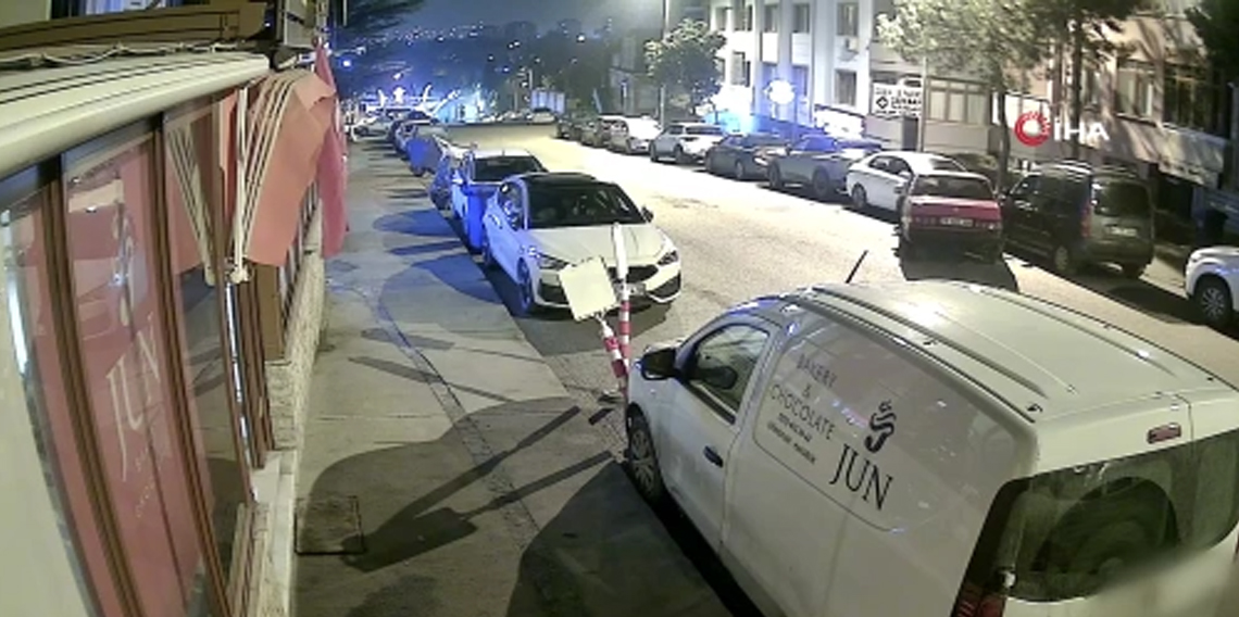 Alkollü sürücü park halindeki 5 araca çarpıp kaçtı