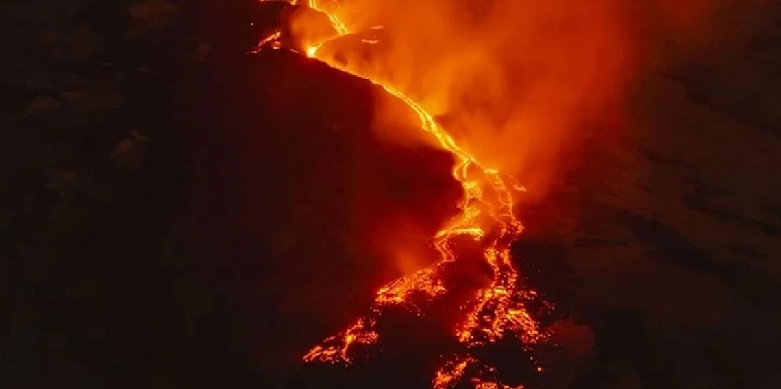 Etna Yanardağı'nda yeniden lav akışı meydana geldi