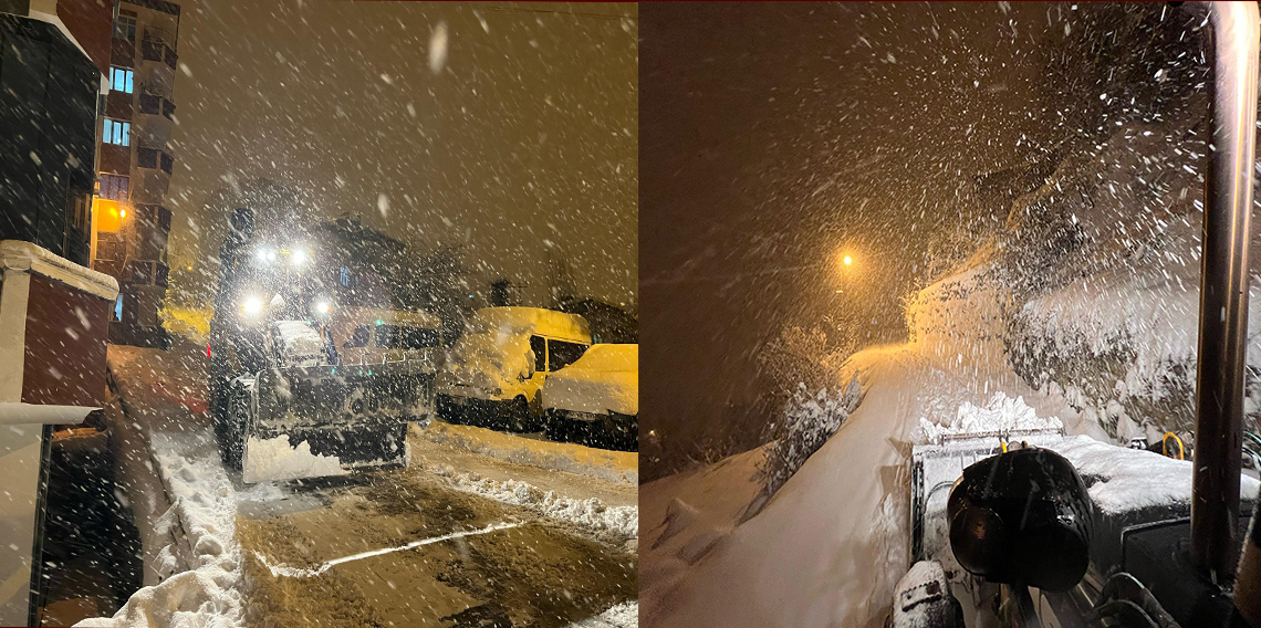 Artvin'de yoğun kar yağışı nedeniyle belediye ekipleri, cadde ve sokaklarda kar temizleme çalışması başlattı.