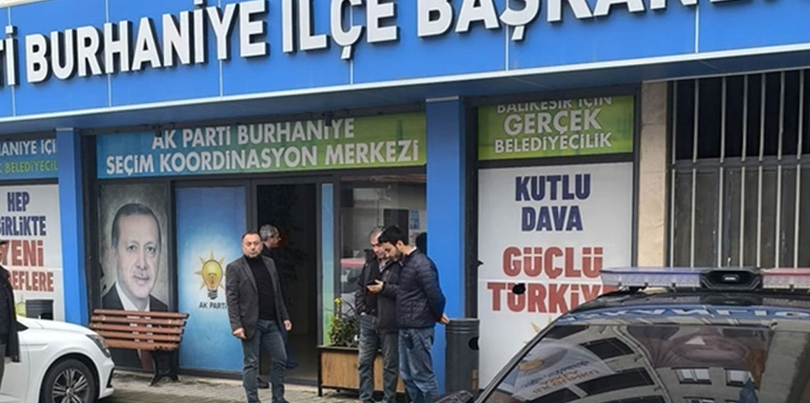 Balıkesir'de AK Parti Burhaniye İlçe Başkanlığı binasına taşlı saldırı yapıldı