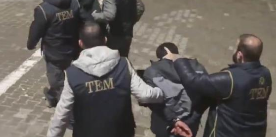 Diyarbakır Nevruz etkinliğinde terörist fotoğrafları taşıyan 6 kişi gözaltına alındı