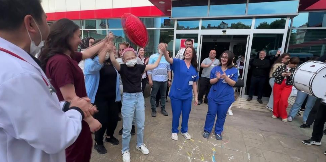 Samsun'da Minik Benay son kemoterapisini aldı, bando eşliğinde uğurlandı