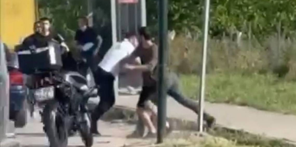 Karayolları Ringe Dönüştü Yumruklar Havada Uçuştu