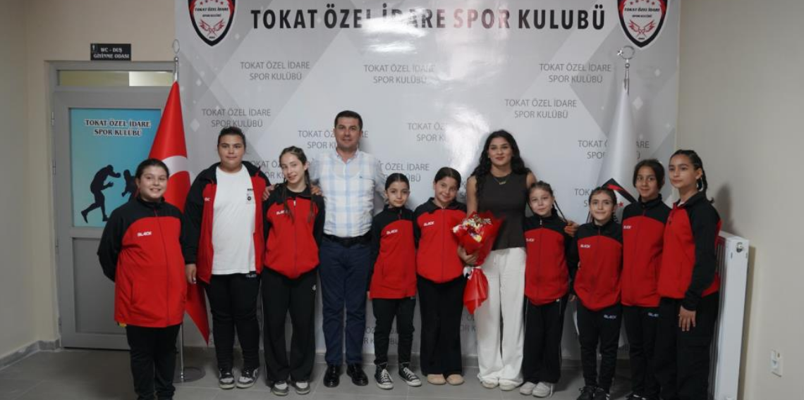Kız çocuklarının güreş hayali Nesrin Baş'la büyüyor