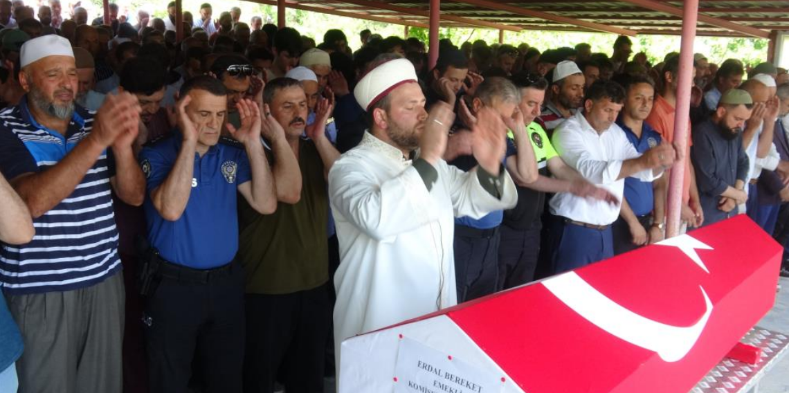 Kazada ölen emekli komiser, son yolculuğuna uğurlandı